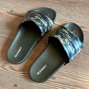 ADD TO BUNDLE - Old Navy Green Camo Slippers Size 3-4